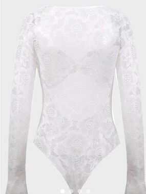 Bardot Ellie twist Lace Long-Sleeve Bodysuit medium NWT has stretch to her! ♥️